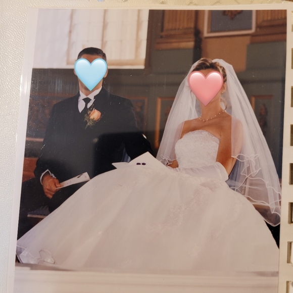 Wedding dress - Picture 3 of 9